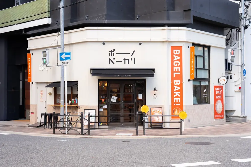 とろける白桃×香り高いアールグレイ、自家製の旨辛肉麻婆。「生ベーグル」新作2種を夏季限定で発売！ 画像 13