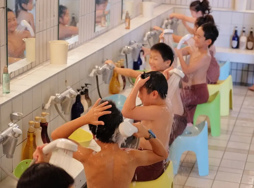 8月8日開始｜ハレニワの湯 夏の屋上水遊び＆花火
