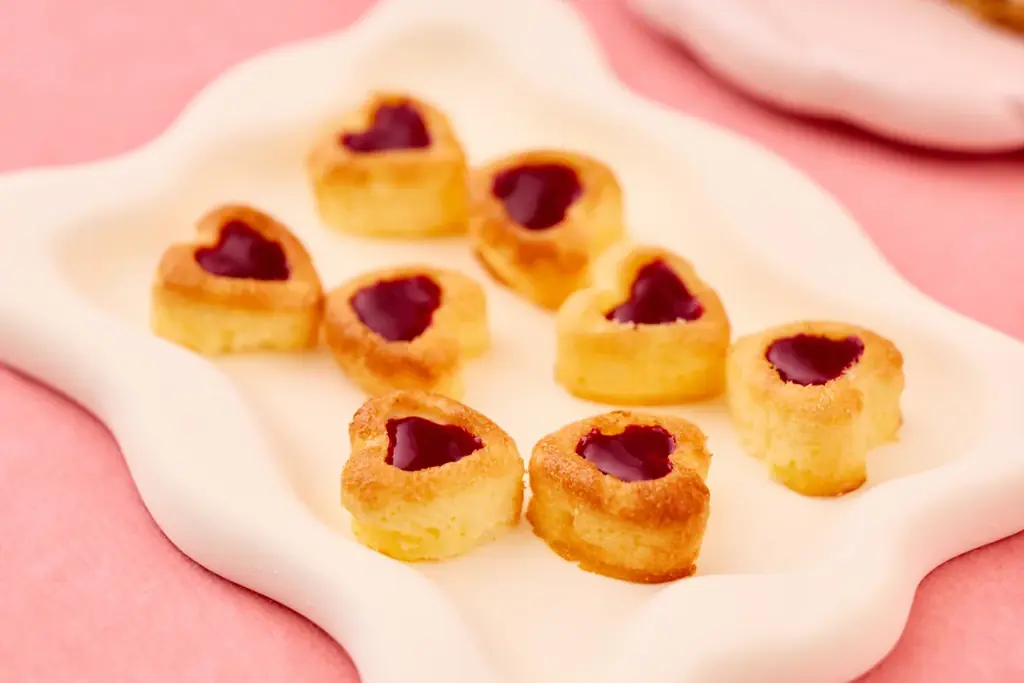 ハローキティとキティのことが大好きなタイニーチャムとのかわいいが詰まった リボンモチーフのコラボスイーツビュッフェ「HELLO KITTY RIBBON RIBBON Sweets Buffet」 画像 10