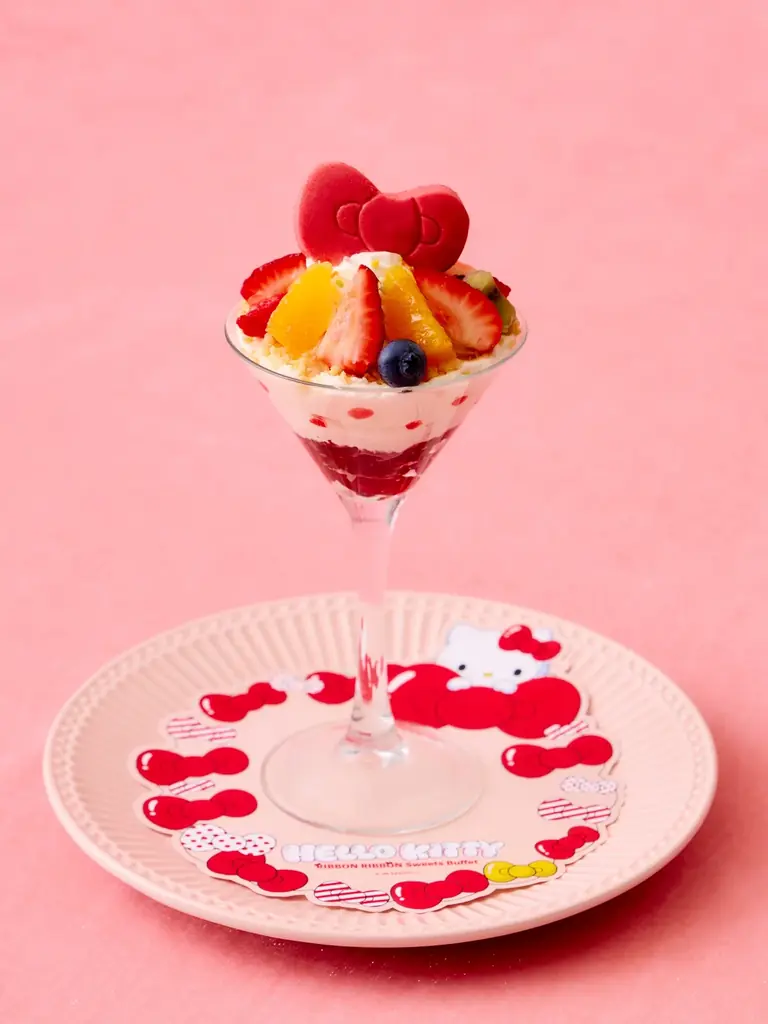 ハローキティとキティのことが大好きなタイニーチャムとのかわいいが詰まった リボンモチーフのコラボスイーツビュッフェ「HELLO KITTY RIBBON RIBBON Sweets Buffet」 画像 2