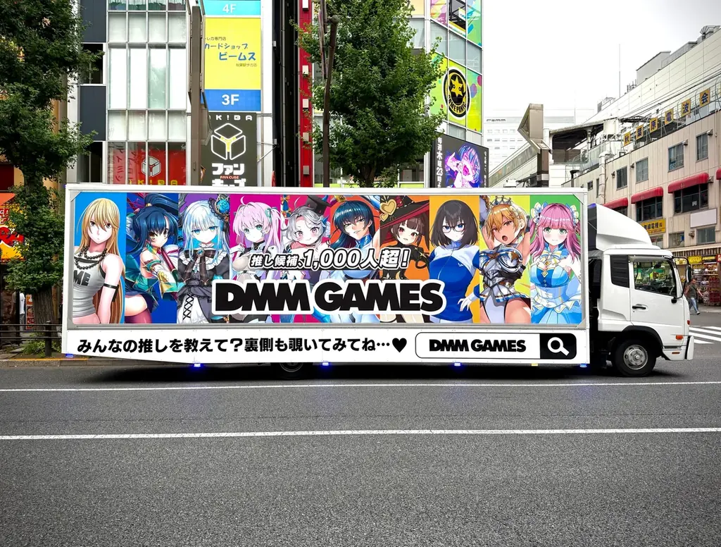 DMM GAMES新クリエイティブのモビリティ広告が秋葉原・池袋で走行
