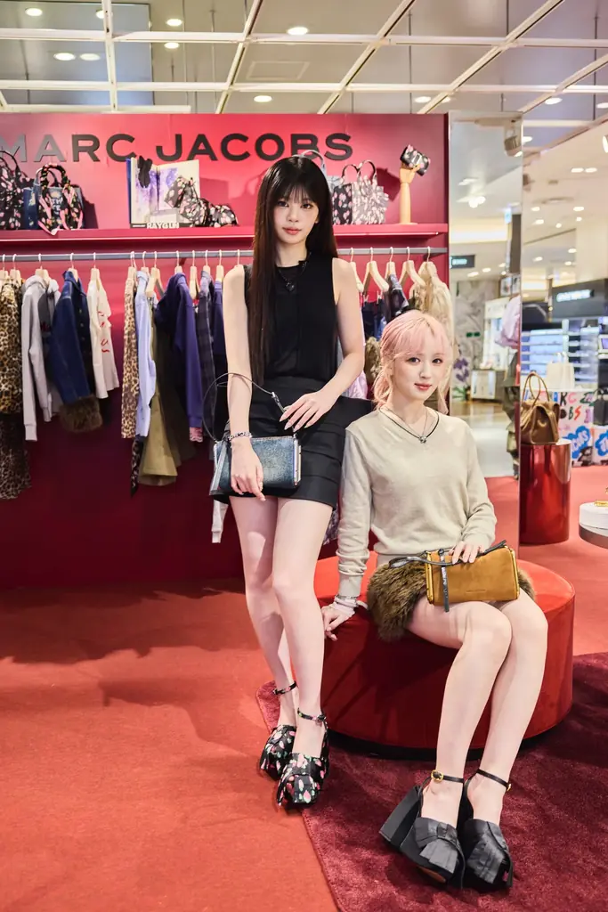 【MARC JACOBS】2026年フォールコレクションのローンチを祝して、特別なポップアップが阪急うめだ本店にオープン。 画像 2