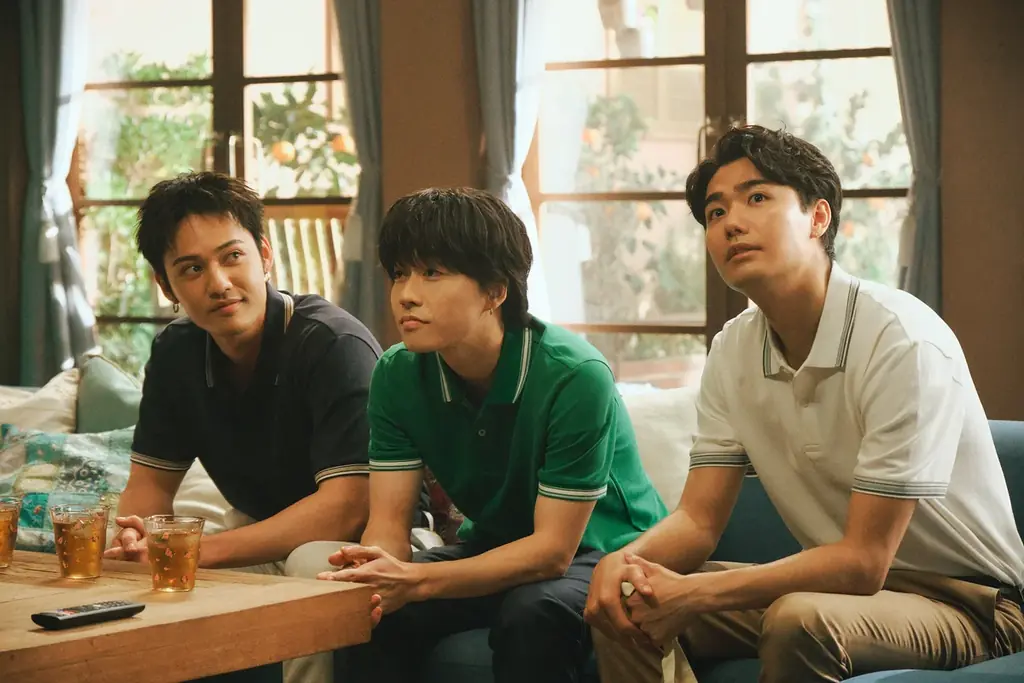 ABEMAオリジナル“15分ドラマ”『バカンスの法則』に、コムドットのひゅうが&ゆうた、鈴々木響が“意識だけ高い系男子”3人組としてサプライズ登場！ひゅうがは連ドラ初出演 画像 3