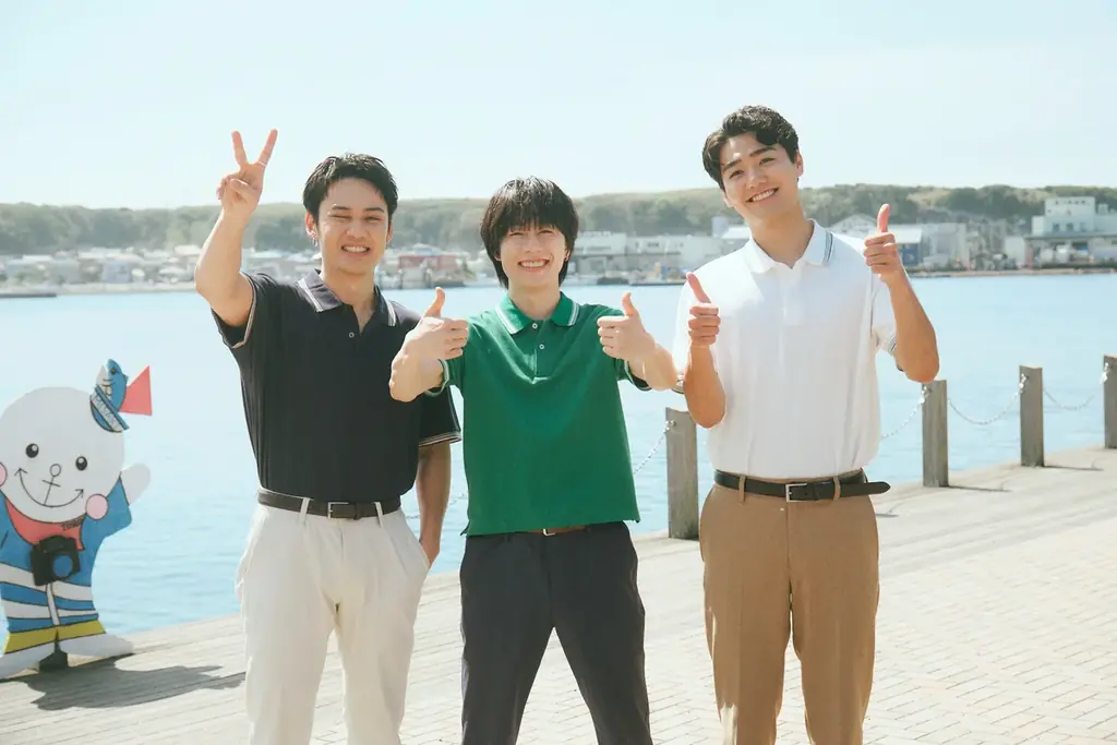 ABEMAオリジナル“15分ドラマ”『バカンスの法則』に、コムドットのひゅうが&ゆうた、鈴々木響が“意識だけ高い系男子”3人組としてサプライズ登場！ひゅうがは連ドラ初出演 画像 4