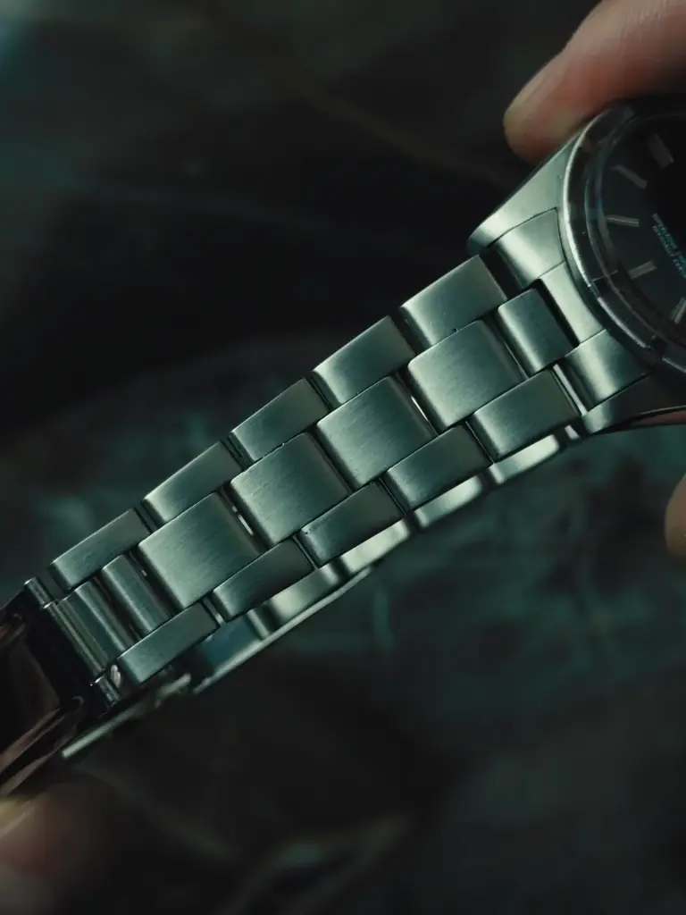 二度と同じ色彩は生まれない。ROLEX Oyster Perpetual Date Purple Grey Tropical Dialを備えたRef.1501を販売開始。 画像 7
