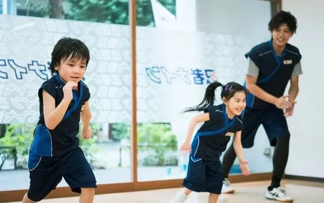 【夏の最新調査】夏のダラダラで新学期バテ！？子どもの「生活リズムの崩壊」を防ぐには？保護者の92%が生活習慣の乱れを不安視。東大名誉教授監修「ラッコ忍者 抱っこかかえの術」ほか運動を紹介 画像 8