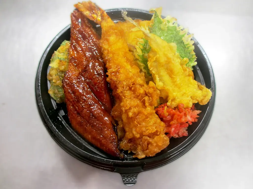 【角上魚類】土用の丑の日に9万7000点販売の大熱狂を再び！酷暑を乗り切る「国産うなぎ直火焼き実演販売」を8月13日(木)・14日(金)に限定開催！～焼き立ての香ばしさを届ける限定「うな重」も提供～ 画像 17