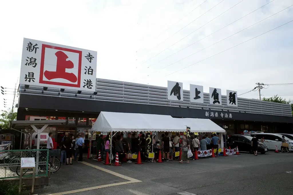 【角上魚類】土用の丑の日に9万7000点販売の大熱狂を再び！酷暑を乗り切る「国産うなぎ直火焼き実演販売」を8月13日(木)・14日(金)に限定開催！～焼き立ての香ばしさを届ける限定「うな重」も提供～ 画像 4
