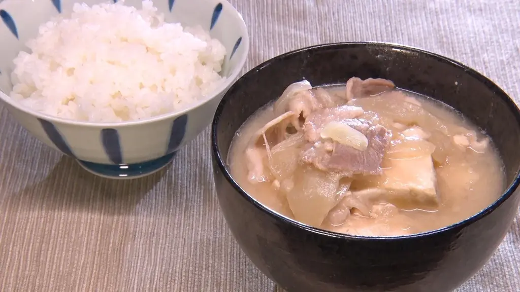 “音と食を融合”させた新感覚の音楽グルメ番組『高見沢俊彦の美味しい音楽 美しいメシ』今年４月デビュー、SNS関連動画が17億再生超え！超話題の男性歌謡コーラスグループ・モナキが降臨！ 画像 2