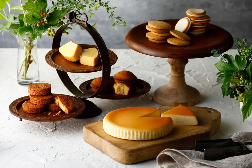 【チーズガーデン×ローソン】ベイクドチーズケーキがプレミアムロールケーキの中へ8/17（月）発売『Uchi Café CHEESE GARDEN監修 ベイクドチーズケーキinプレミアムロールケーキ』 画像 4