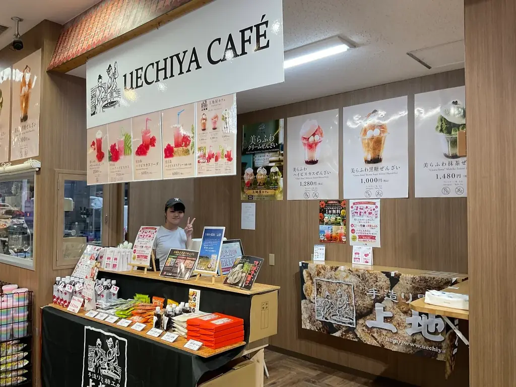 「UECHIYA CAFÉ」が、わしたショップ国際通り店で最高売上を記録！“黒糖なのに白い”沖縄県産の和三盆糖を使った「美らふわクリームぜんざい」 画像 11