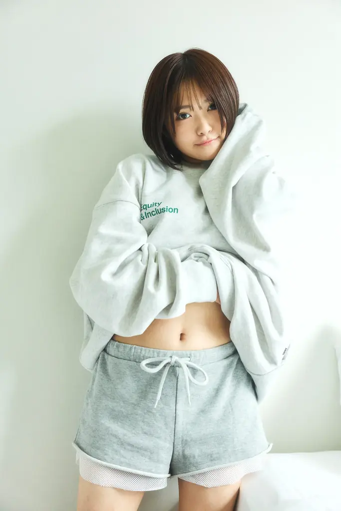 岡田彩夢 6年ぶりの写真集でオマージュ表紙が可愛すぎる 画像 8