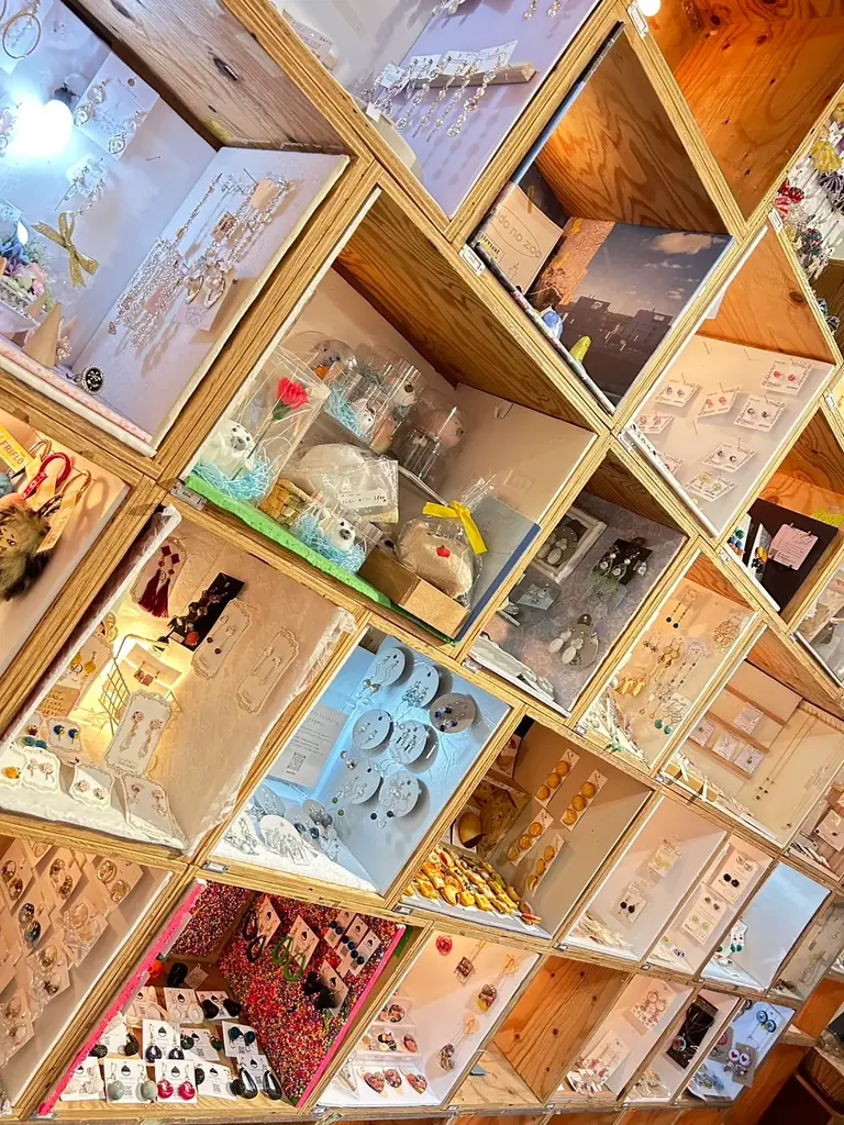1,500人の作家が集まる！約5万点のハンドメイド作品が並ぶ宝箱「素今歩（すこんぶ）」が吉祥寺マルイにオープン！ 画像 3