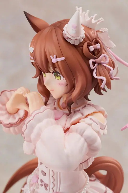 『ウマ娘 プリティーダービー』より、「アストンマーチャン」のフィギュアがバレンタインイベントでの衣装に身を包んで登場。あみあみにて予約受付中。 画像 10