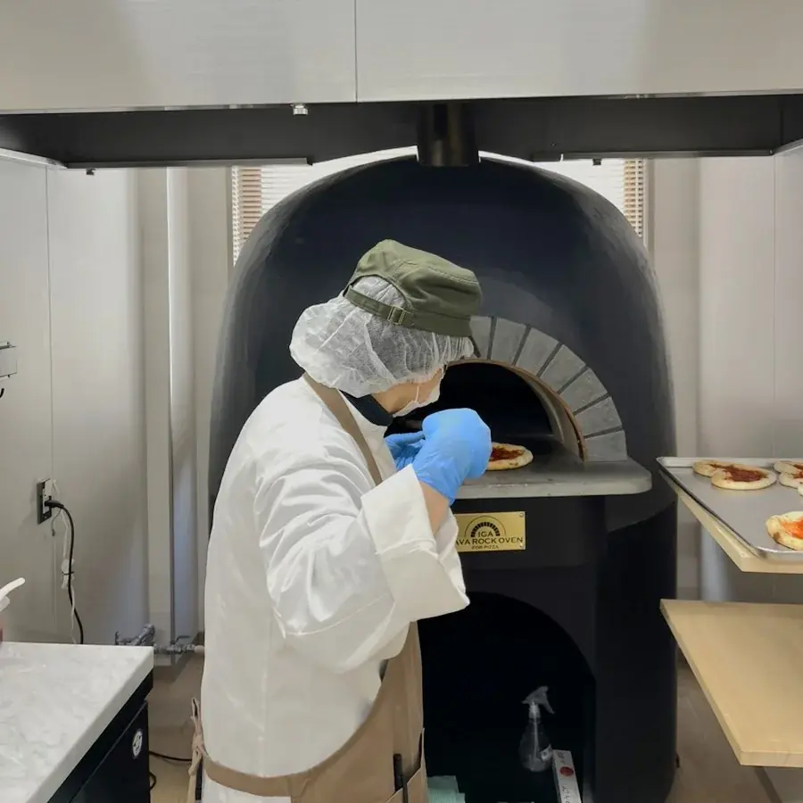 琵琶湖の宝石「天然ビワマス」を“生の切り身で後乗せ”。自宅で味わう焼き立て「窯焼きプレミアムグリーンピザ」、Makuakeにて先行販売開始 画像 7