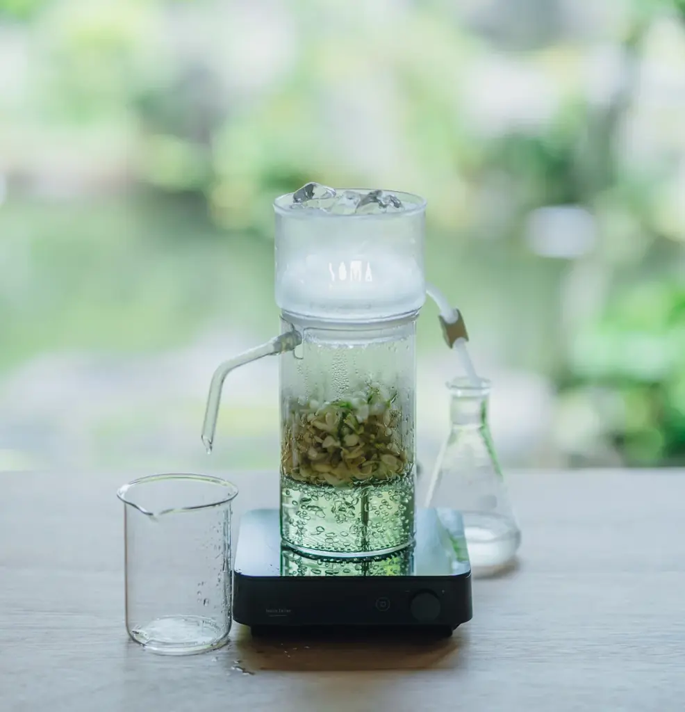 庭のハーブを暮らしに　家庭用蒸留器SOMA登場