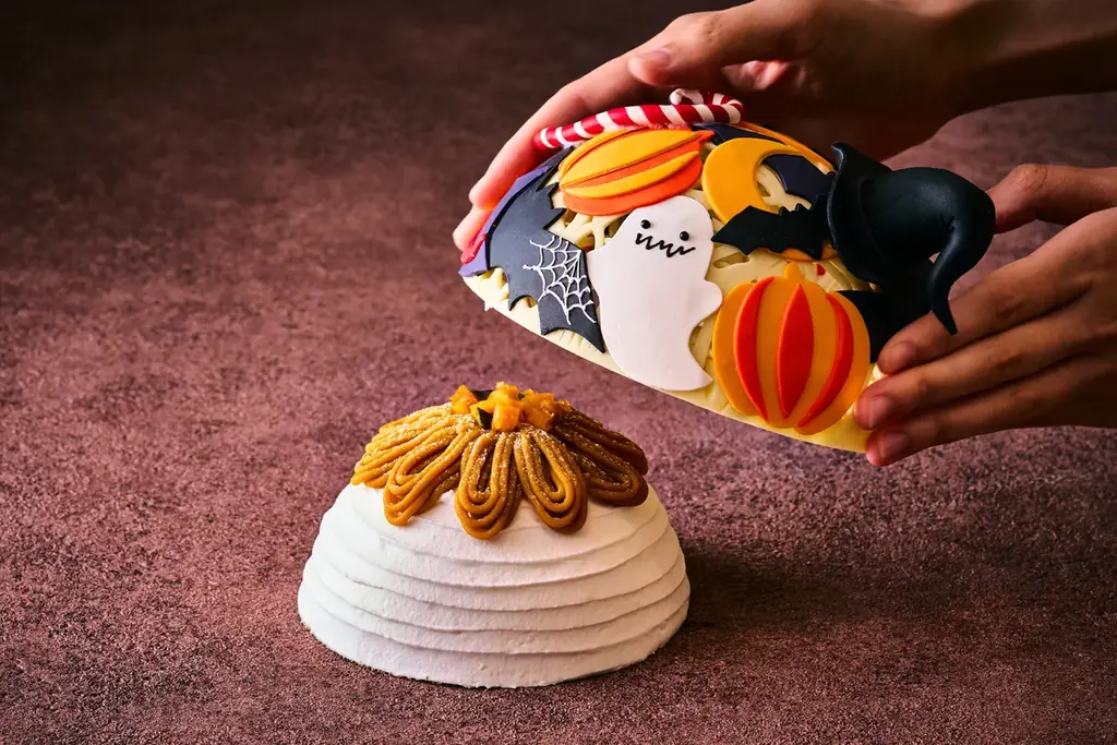 チョコレートドームで覆ったハロウィンケーキや丸ごと食べられるジャック オ ランタンなど“コワかわいい”スイーツが登場「ハロウィンスイーツ＆ブレッド セレクション」 画像 3