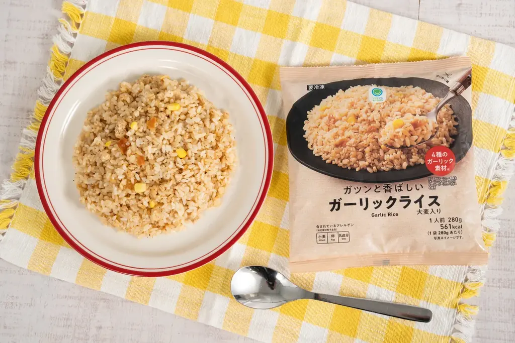 8月25日発売　ファミマ新冷凍ガーリックライス