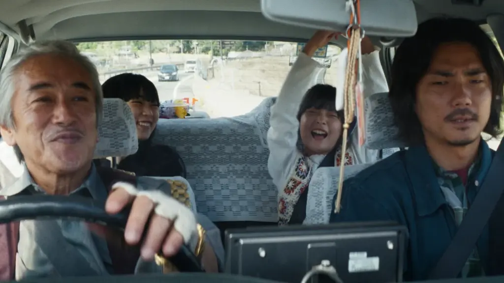 父親役・毎熊克哉の“眉間のシワ”に注目！8月20日「親父の日」に映画『見えない娘 THE INVISIBLES』新場面カット解禁 画像 8