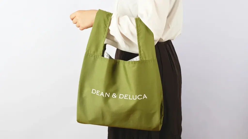 ＜OisixとDEAN ＆ DELUCAハウスウェアで初のコラボレーション＞「DEAN & DELUCA ポーチ付きエコバッグ グリーン」8月27日（木）Oisix販売サイトにて 数量限定発売 画像 2