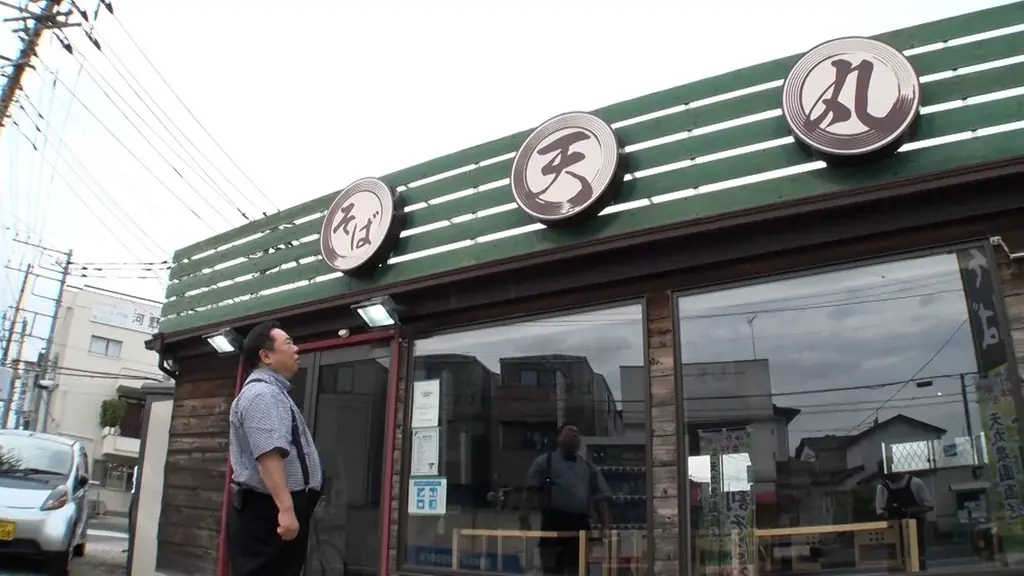 【ＢＳ日テレ】横浜・川向町で見つけた農園直送の立ち食いそば　選べるそばは４種類！ドランク塚地「ラー油と合う！合う！合う！」　そばの実を毎朝、店内で挽いて提供！ 画像 4