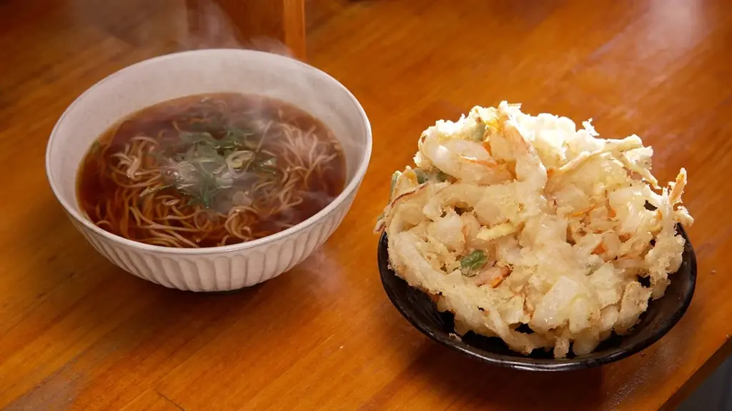 【ＢＳ日テレ】横浜・川向町で見つけた農園直送の立ち食いそば　選べるそばは４種類！ドランク塚地「ラー油と合う！合う！合う！」　そばの実を毎朝、店内で挽いて提供！ 画像 6