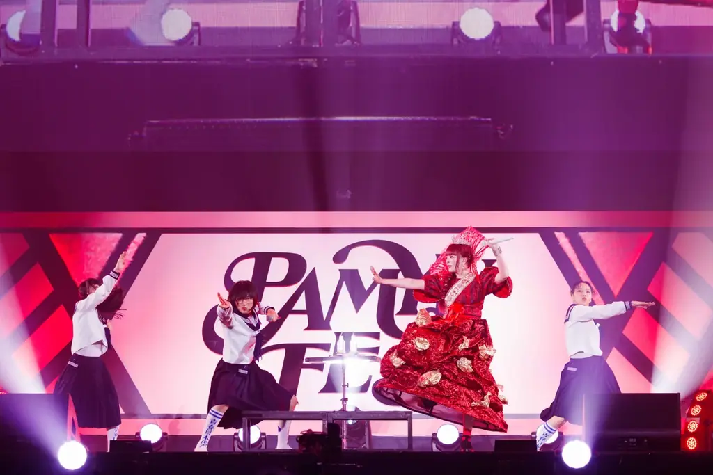 きゃりーぱみゅぱみゅがデビュー15周年イベント「PAMYU FES」開催　MONGOL800、氣志團、木村カエラ、新しい学校のリーダーズ、FRUITS ZIPPERが周年を祝福5年ぶりとなる 画像 14