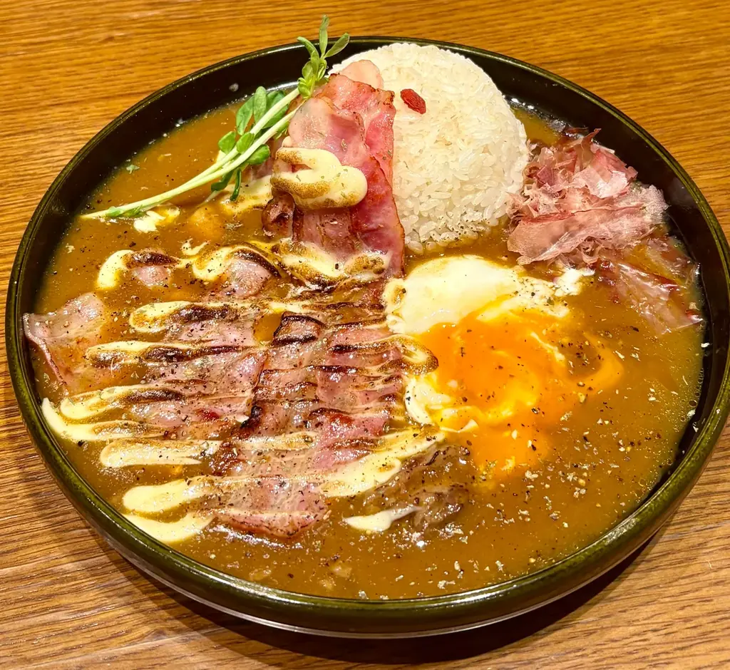 「カレーで、月見。」古き良き日本の“出汁”と“月見”が出会う。 画像 2