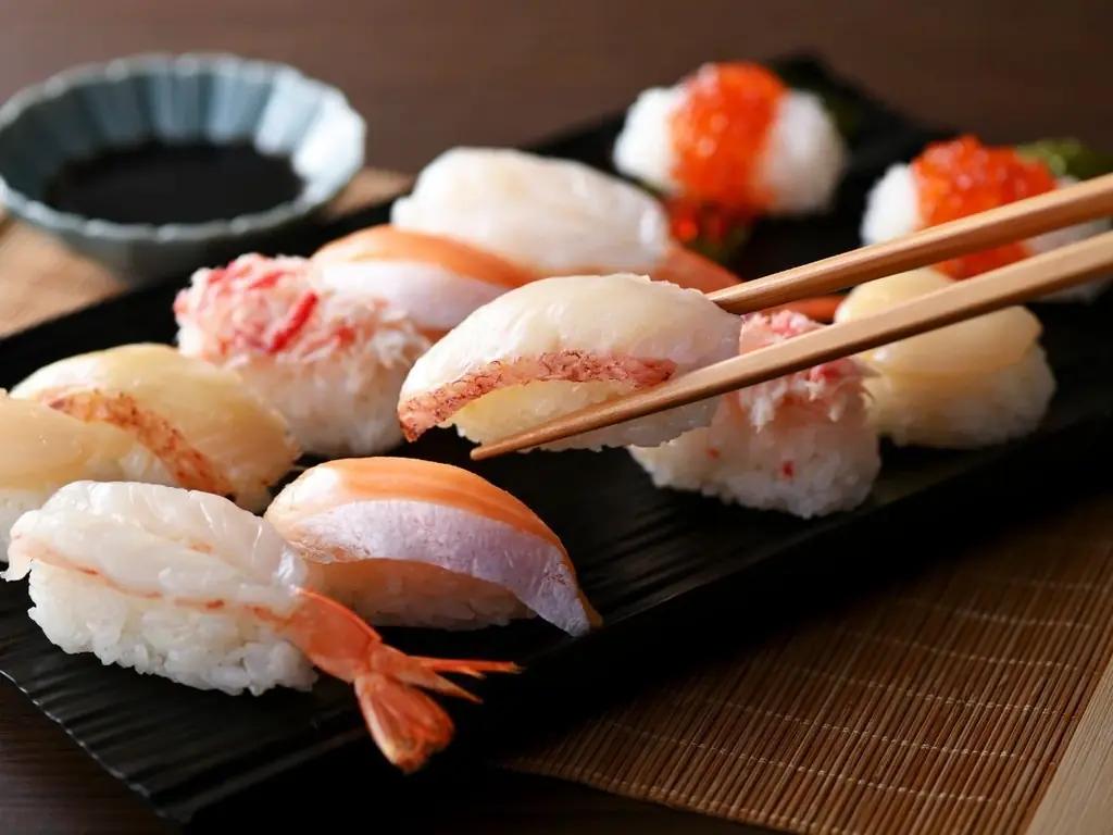 【上にぎり寿司食べ放題に新たなネタ登場‼】9/30迄！バラエティー豊かな食べ放題「ニラックスブッフェ」にて開催中の『極 上にぎり寿司コース』で『金目鯛・生帆立』やディナー限定『いくら』を堪能しよう！ 画像 4