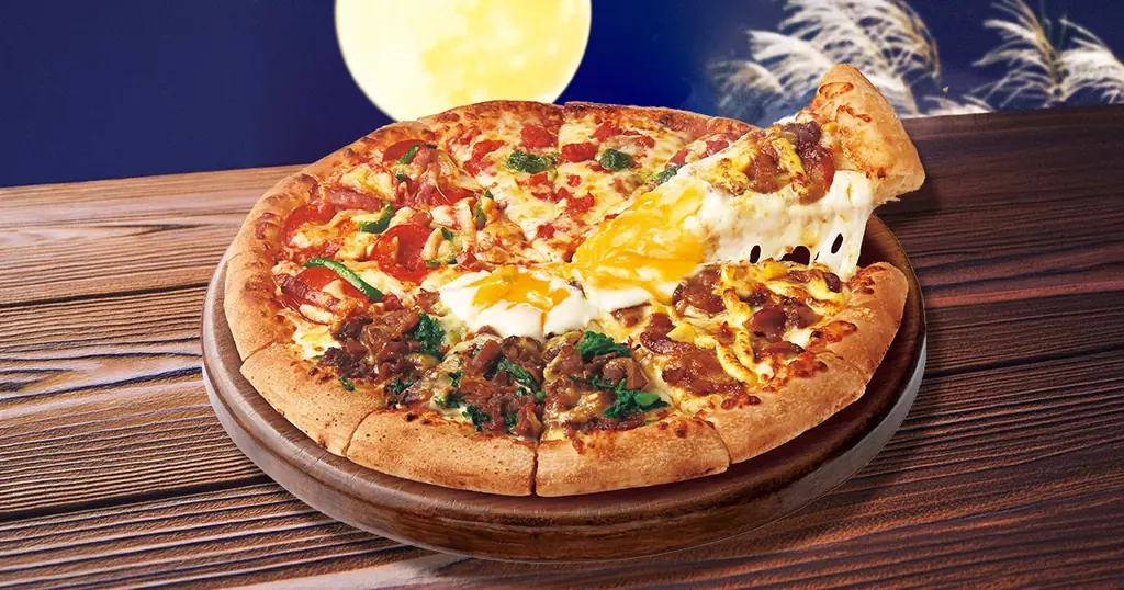 【大人気のピザハット月見ピザが今年も発売！】牛すき焼き肉×半熟とろたま！秋のごちそう「すき焼き月見ピザ」が期間限定で登場！ 画像 5