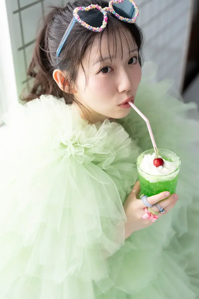 ドラマチックレコードの新居歩美、待望の1st写真集『あゆちひとくち』2026年10月23日発売決定！ 画像 3
