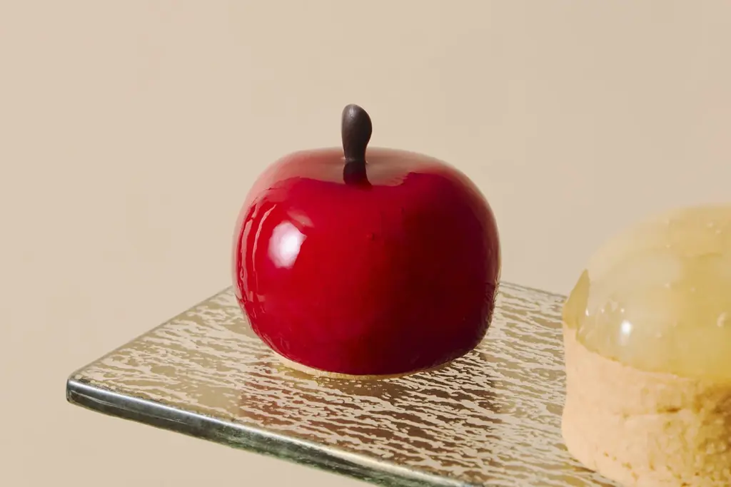 りんご・洋梨に見立てたムースや、焼きたてを味わうアップルパイなど「THE APPLE & PEAR SEASON Parfait Afternoon Tea」の予約受付を開始 画像 10