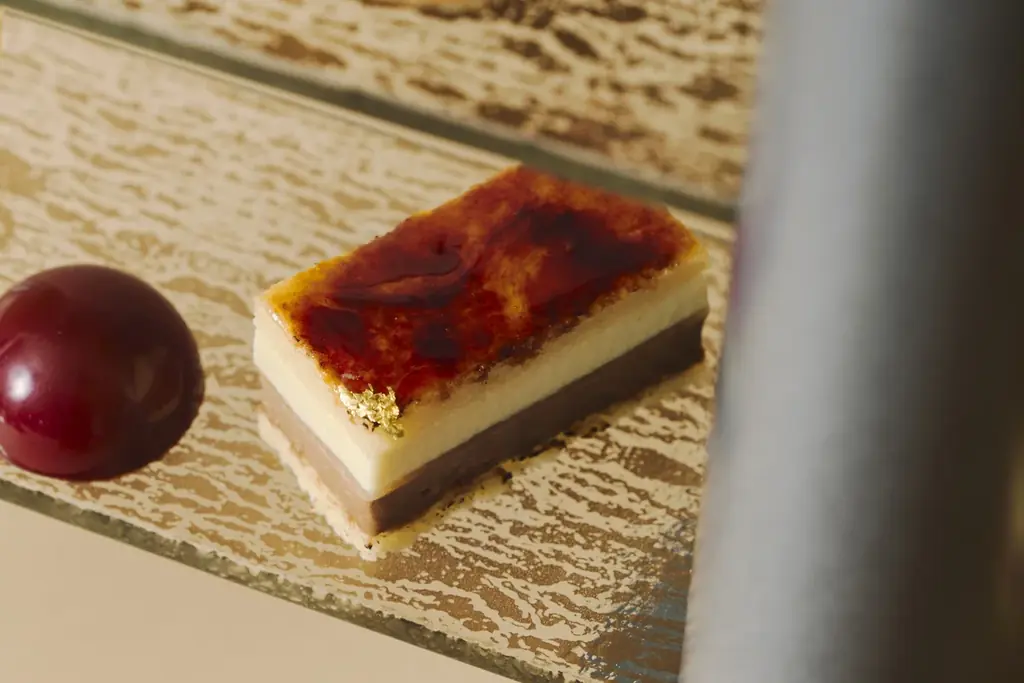 りんご・洋梨に見立てたムースや、焼きたてを味わうアップルパイなど「THE APPLE & PEAR SEASON Parfait Afternoon Tea」の予約受付を開始 画像 11