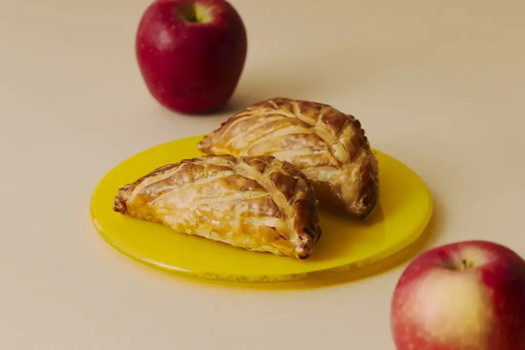 りんご・洋梨に見立てたムースや、焼きたてを味わうアップルパイなど「THE APPLE & PEAR SEASON Parfait Afternoon Tea」の予約受付を開始 画像 13