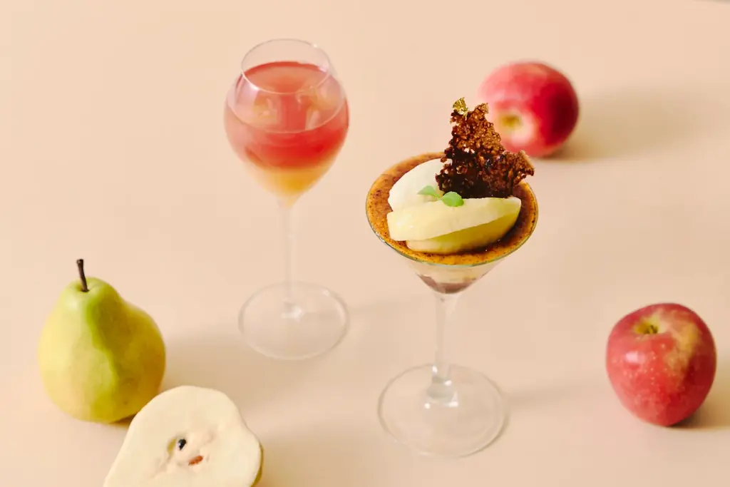 りんご・洋梨に見立てたムースや、焼きたてを味わうアップルパイなど「THE APPLE & PEAR SEASON Parfait Afternoon Tea」の予約受付を開始 画像 2