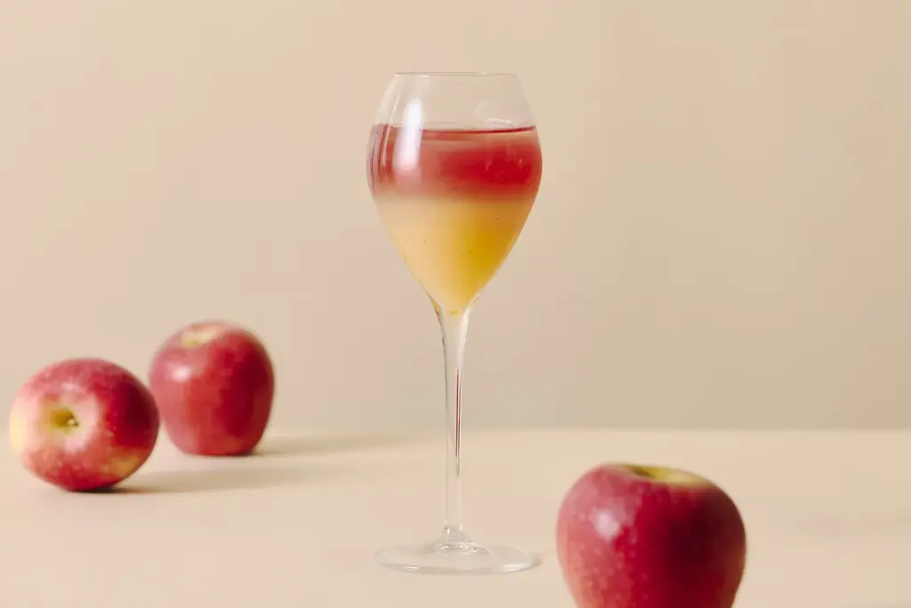 りんご・洋梨に見立てたムースや、焼きたてを味わうアップルパイなど「THE APPLE & PEAR SEASON Parfait Afternoon Tea」の予約受付を開始 画像 4