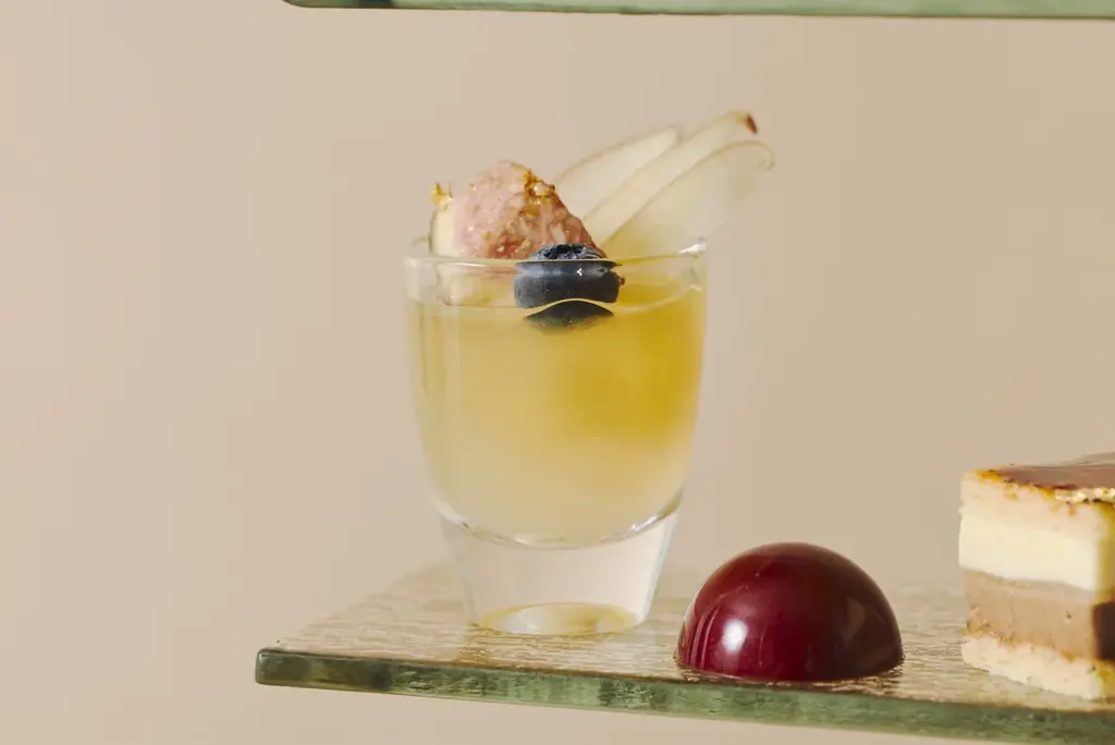 りんご・洋梨に見立てたムースや、焼きたてを味わうアップルパイなど「THE APPLE & PEAR SEASON Parfait Afternoon Tea」の予約受付を開始 画像 7