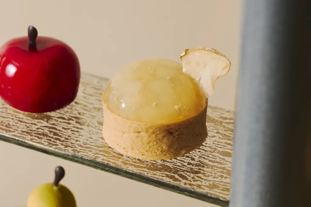 りんご・洋梨に見立てたムースや、焼きたてを味わうアップルパイなど「THE APPLE & PEAR SEASON Parfait Afternoon Tea」の予約受付を開始 画像 9