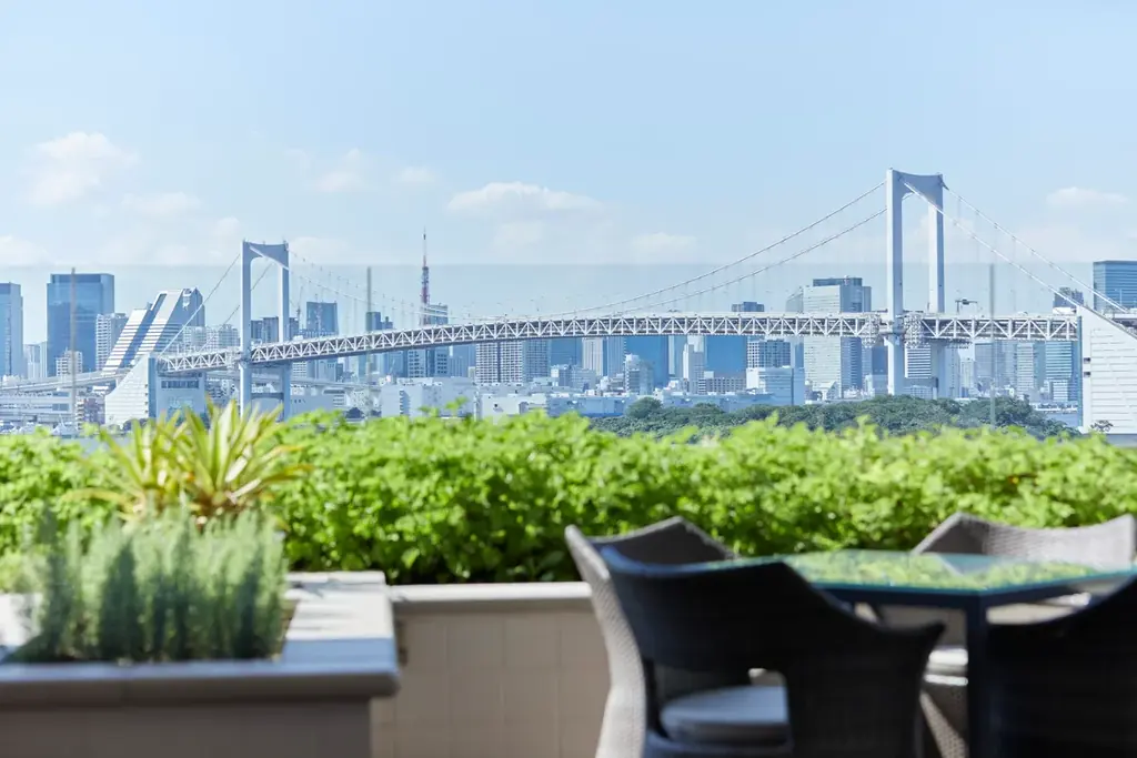 【ヒルトン東京お台場】東京湾を一望する絶景ラウンジで味わう山梨県産シャインマスカットのアフタヌーンティー「Captain’s Bar＆Lounge」で期間限定開催 画像 8
