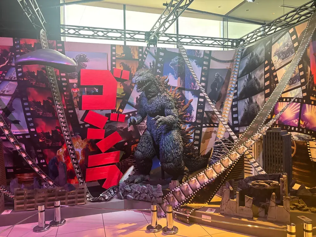 【ホテルグレイスリー新宿】1室限定「ゴジラルーム」がさらに進化！85インチ大画面＆特別演出で大迫力の滞在体験へ（9/3～） 画像 2
