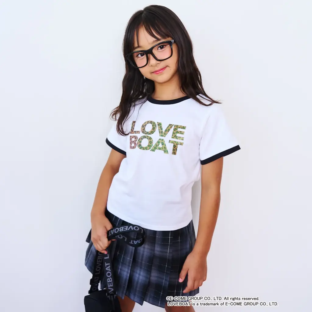 ＼あの伝説のギャルブランドがミニマルに登場！／〈LOVEBOAT〉×〈minimal〉初コレクション。ママは懐かしい、小学生は新しい。リアル親子モデルが着こなすリンクコーデにも注目！ 画像 7