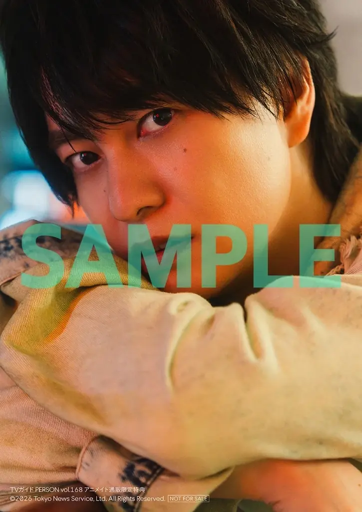 俳優・本田響矢が世界的写真家レスリー・キーと初セッション！「TVガイドPERSON」のモノクロ撮り下ろし連載＆裏表紙に登場 画像 2