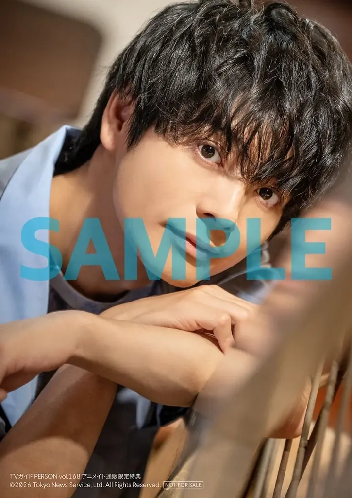 俳優・本田響矢が世界的写真家レスリー・キーと初セッション！「TVガイドPERSON」のモノクロ撮り下ろし連載＆裏表紙に登場 画像 3