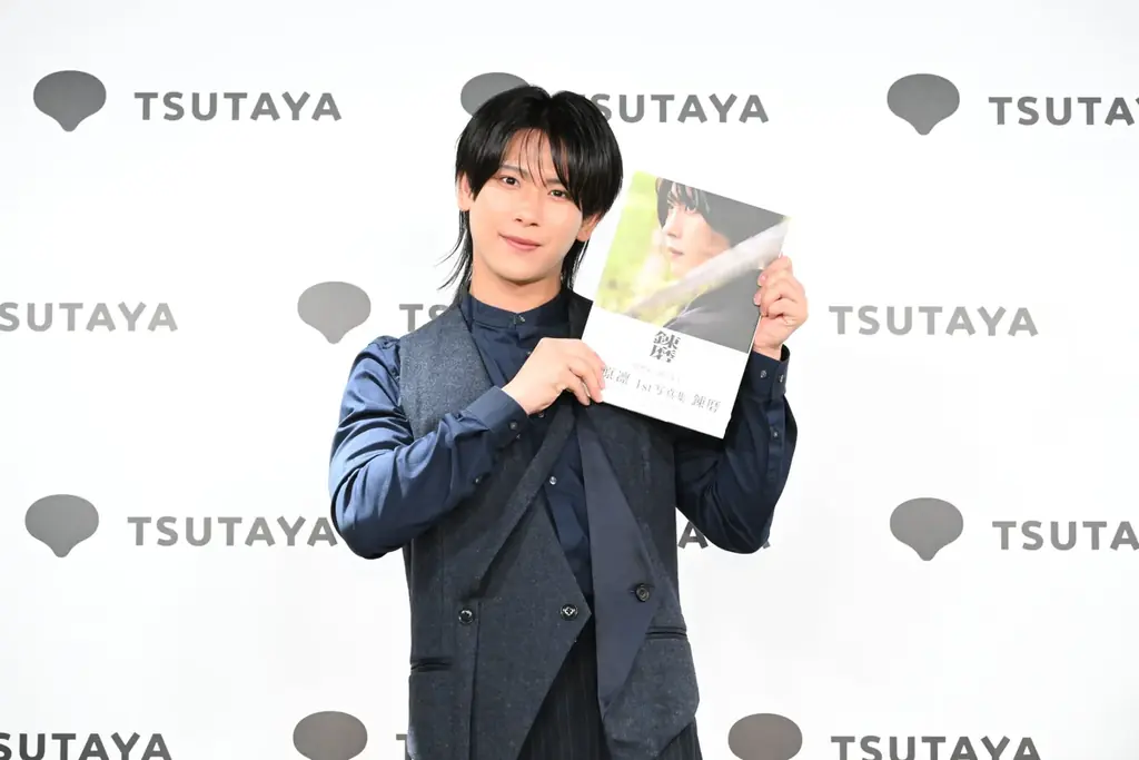 松原凛1st写真集『錬磨』発売　肉体美と木登り