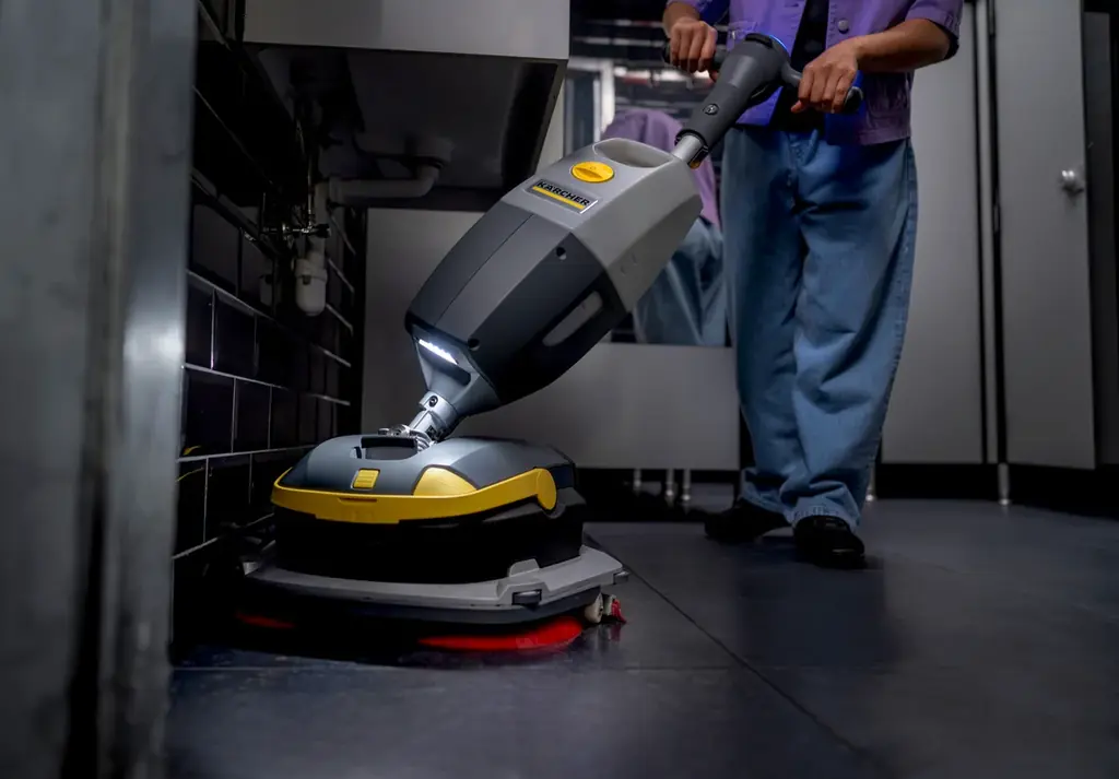 ケルヒャー、「洗い残しゼロ」を実現した業務用アップライト床洗浄機「K-Mop 46 Bp」を発表 画像 2