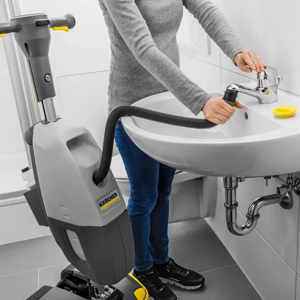 ケルヒャー、「洗い残しゼロ」を実現した業務用アップライト床洗浄機「K-Mop 46 Bp」を発表 画像 5