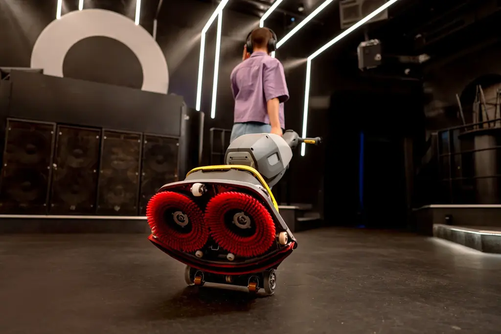 ケルヒャー、「洗い残しゼロ」を実現した業務用アップライト床洗浄機「K-Mop 46 Bp」を発表 画像 7