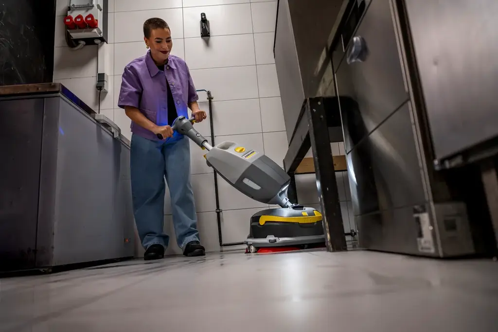 ケルヒャー、「洗い残しゼロ」を実現した業務用アップライト床洗浄機「K-Mop 46 Bp」を発表 画像 8