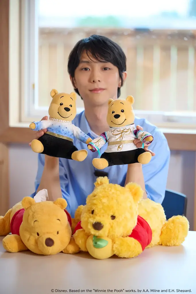 《羽生結弦さんのメモリーブック撮影動画を初公開！》リンクで見せる表情とは違う“プーさんとのやさしい時間” 画像 9