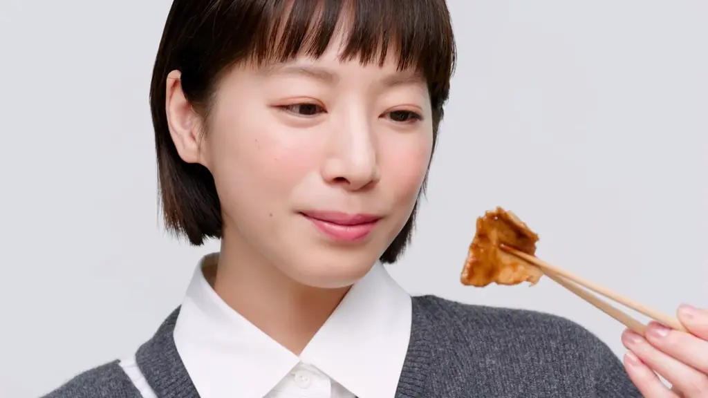 20周年を迎えた「やよい軒」夏帆さん出演　新TVCM第二弾！「～三元豚ロース～極みしょうが焼定食」篇　先行公開！ 画像 6